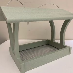 Fly Thru Bird Feeder / RECYCLED PLASTIC